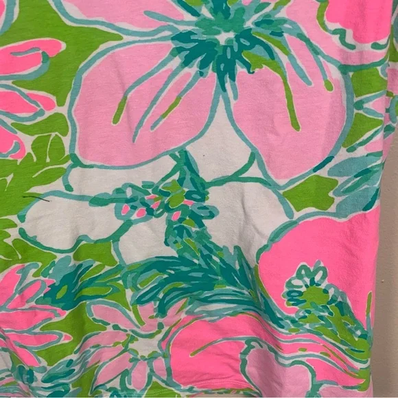 Lily Pulitzer Michele Flamingo Don’t Give a Cluck Pink Print V Neck T Shirt - Picture 4 of 12